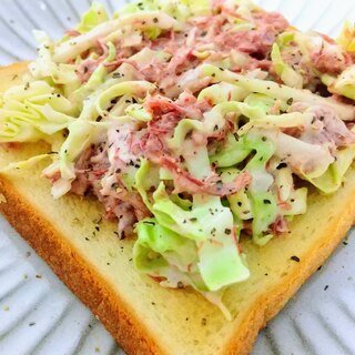 惣菜トースト★コンビーフキャベツトースト